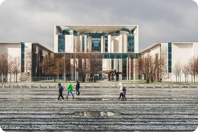 러시아증시 투자 전략과 전후 재건주 분석